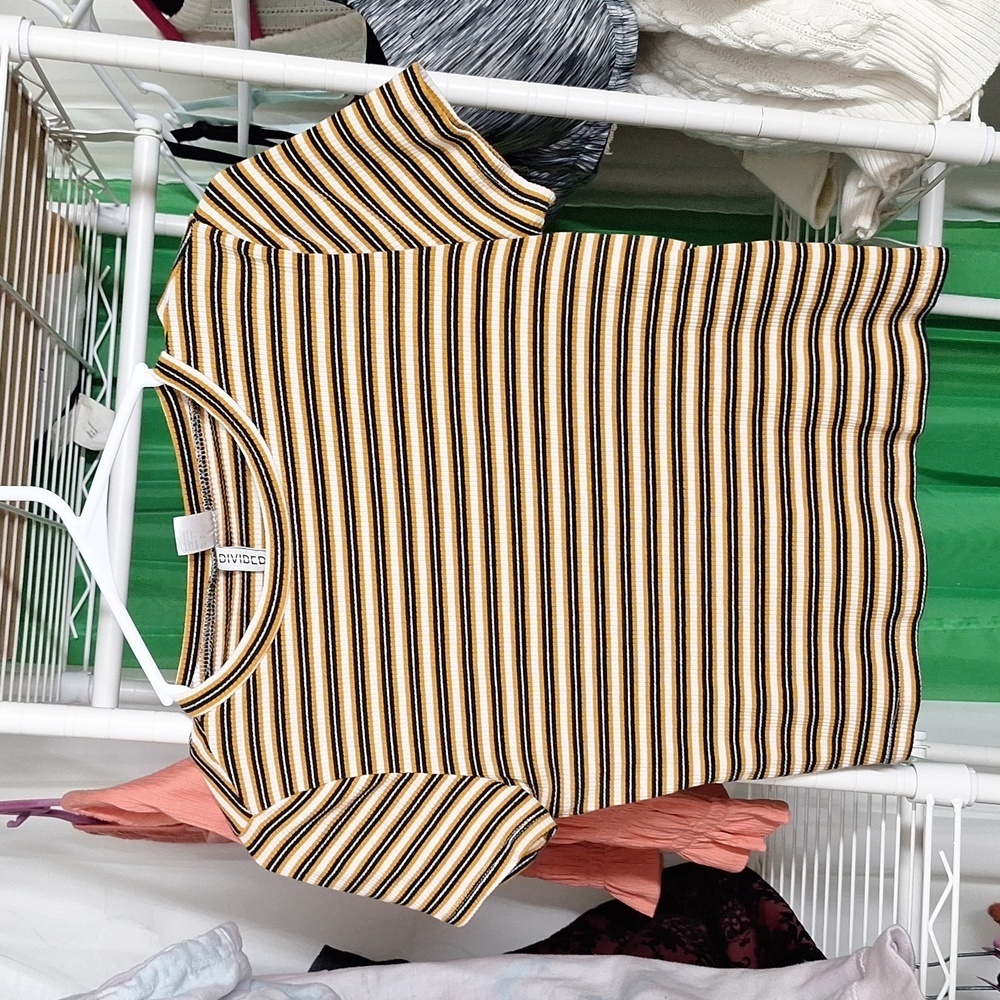 H&M DIVIDED STRIPED CROP TOP SIZE LARGE